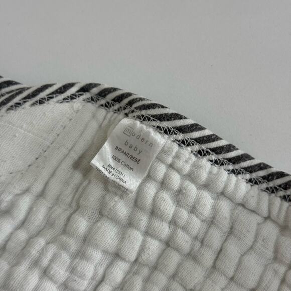 Modern Baby White & Black Muslin Baby Bibs Bundle of 3 - Picture 4 of 4